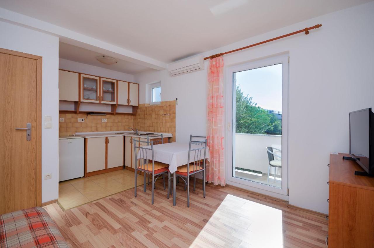 Apartments Blazenka Banjol Exterior foto